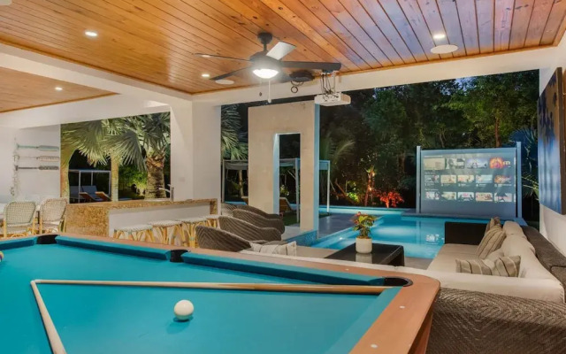 Modern Luxury 6 BR Tropical Retreat With Pool