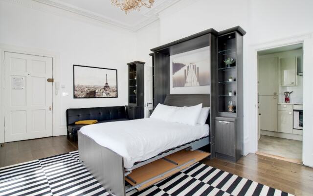 Large Studio Apartment  Central London