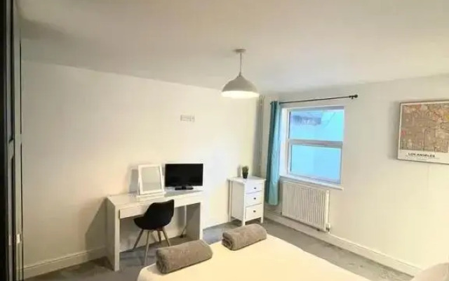 Prosper House Apartment 5
