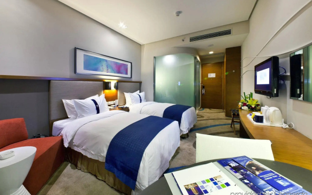 Holiday Inn Express Chongqing Guanyinqiao by IHG