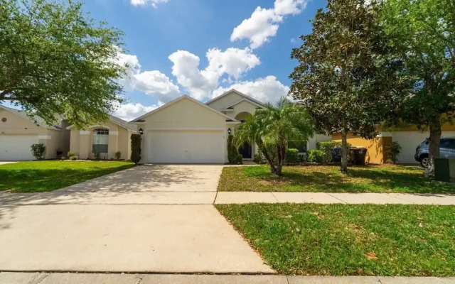 1114 4-bed Pool Home, Liberty Village Kissimmee