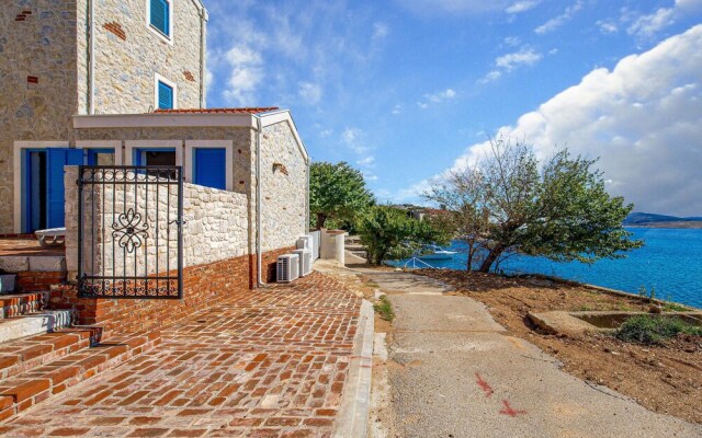 Amazing Home in Novalja With 5 Bedrooms and Wifi