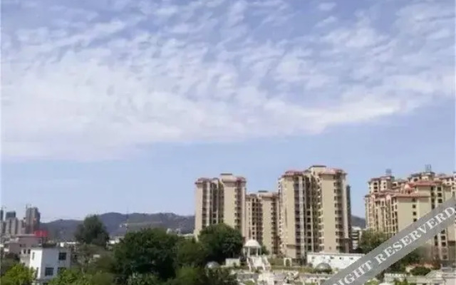 Qianjiang Hot Spring Hotel