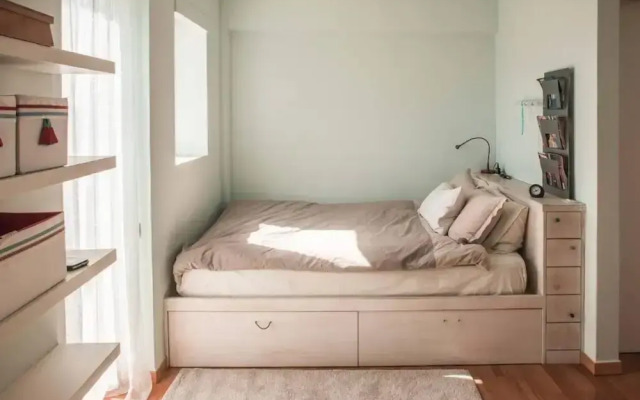 Enjoy View of Parthenon Sunny Flat in the Center