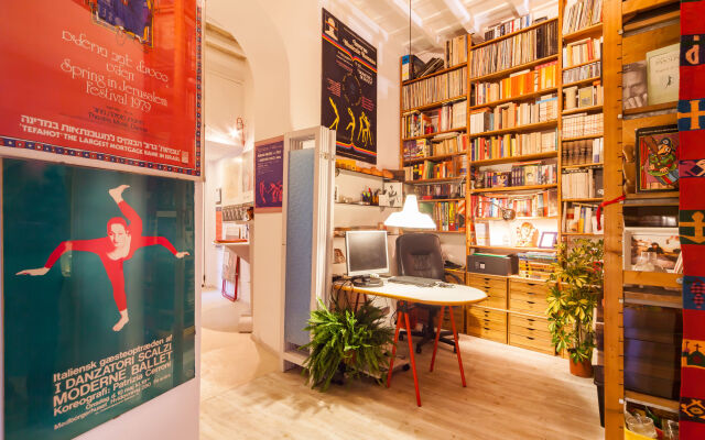 Trevi Fountain Art Suites