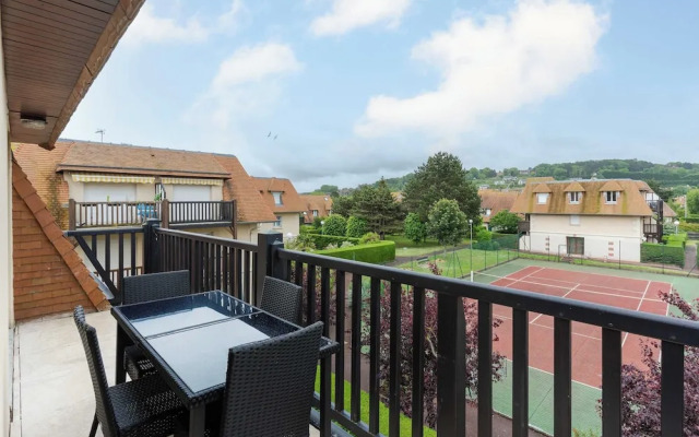 Renovated Apartment Sleeping 6 - Pool and Tennis