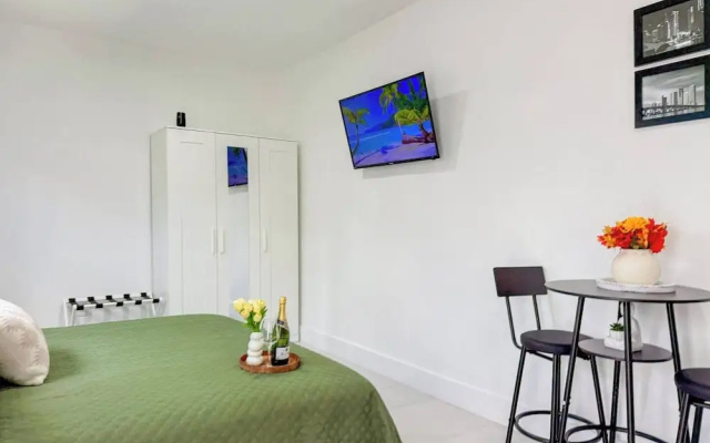 Luxury Suite Studio With Kitchen Spa Shower