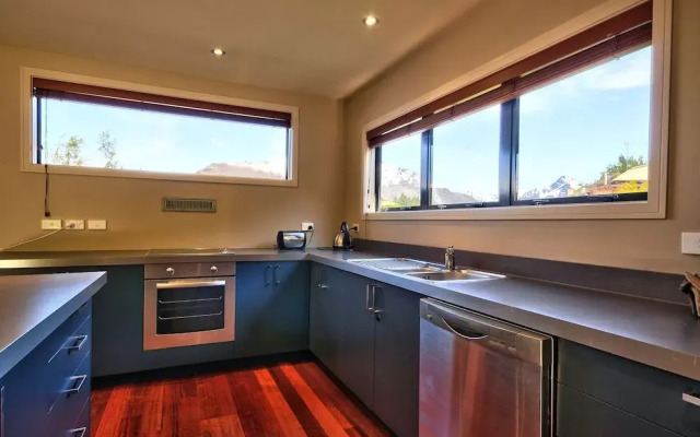 Style and comfort on Greenstone Place – Fernhill