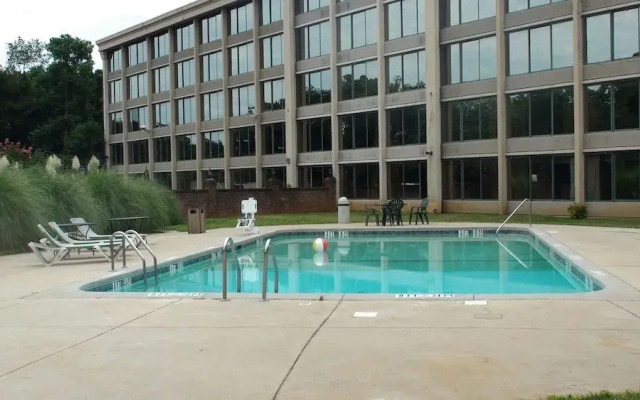 Armstrong Inn and Suites