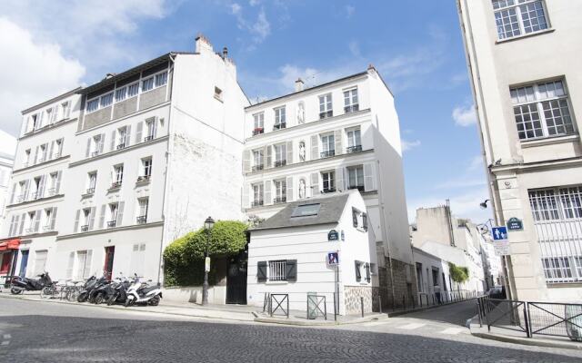 Classic Studio in Montmartre