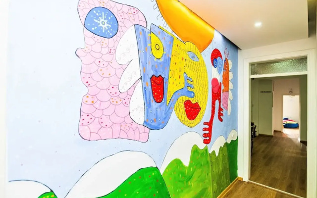 Modern Room for 4- Artistic Guesthouse-main Street