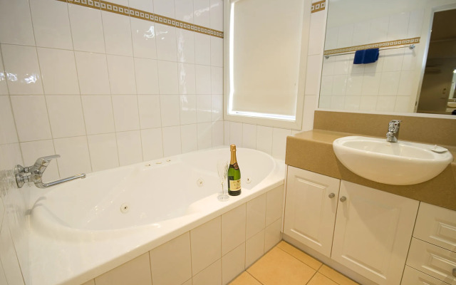 Anchorage Motel and Villas