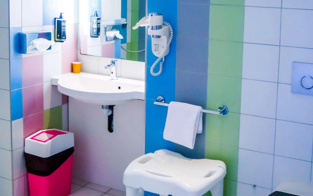 ibis Styles Montbeliard Centre Velotte