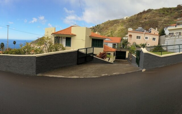 The Sun Palms House by ETC