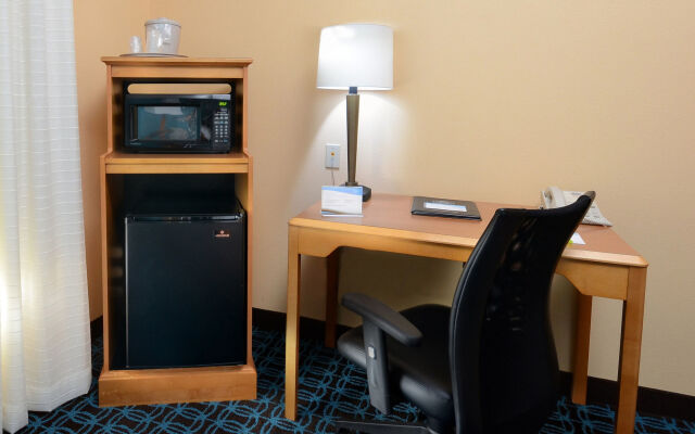 Fairfield Inn & Suites by Marriott Roanoke Hollins/I-81