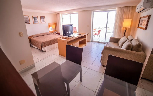 Flats com ampla varanda - 150m da Praia de Ponta Negra