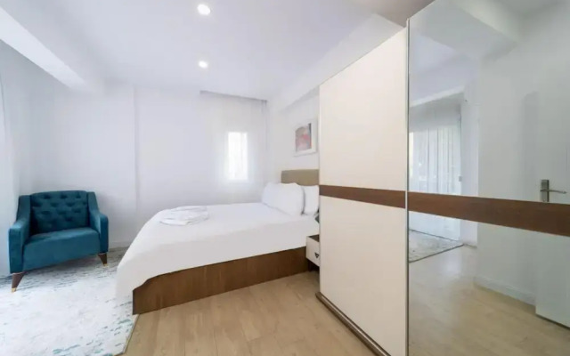 Central Flat Near Popular Attractions in Muratpasa