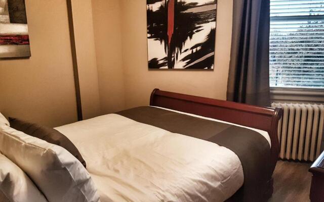 Cozy 2-Bedroom Apartment #25 by Amazing Property Rentals