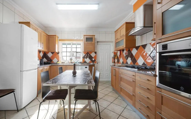Friendly House