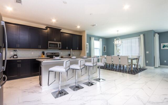 6 Bedroom 5 Bathroom Vacation Home