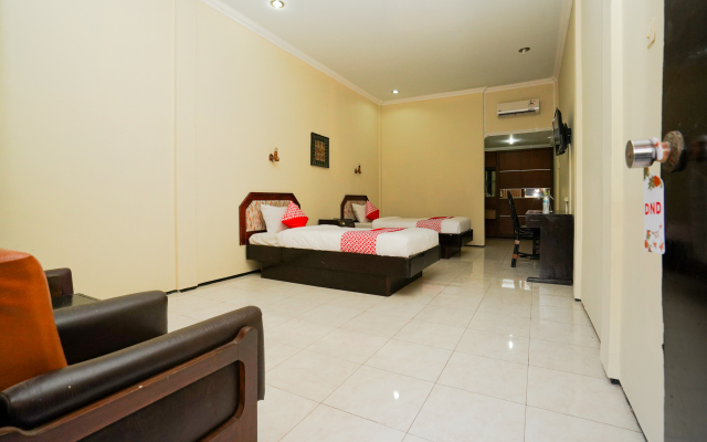 OYO 1652 Hotel Tampiarto