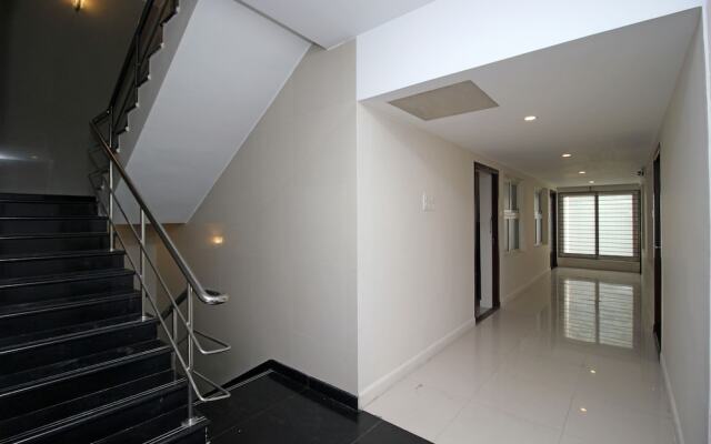 OYO Flagship 469 Nungambakkam Near US Consulate