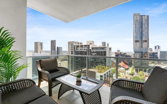 Central 2-bed With Parking & Stunning Views