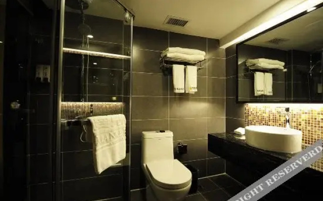 Manke Hotel (Guiyang Huaguoyuan Fengyuqiao)
