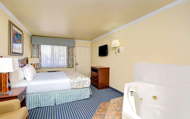 Super 8 by Wyndham Santa Cruz Beach Boardwalk