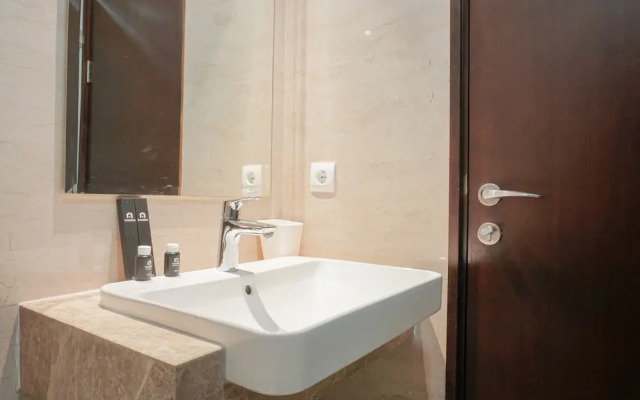 Comfy and Wonderful Studio Menteng Park Apartment