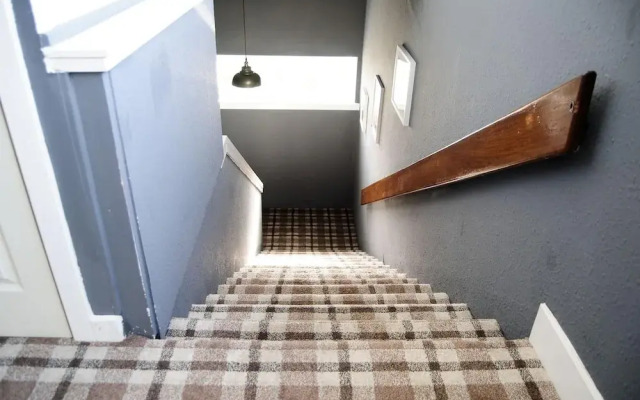 Glasgow Road Apartment