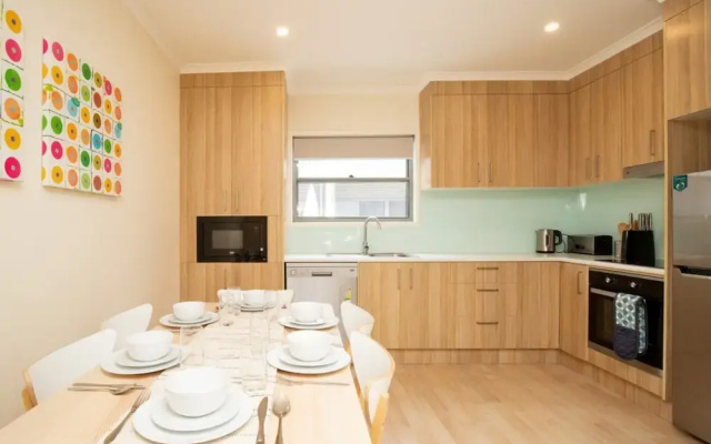 Generous 2-bed Townhouse With A Private Balcony