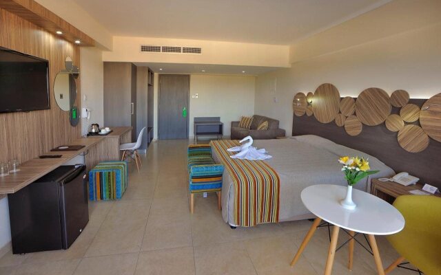 Nelia Beach Hotel & Spa