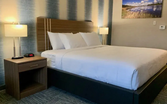 Meridian Inn & Suites Regina Airport