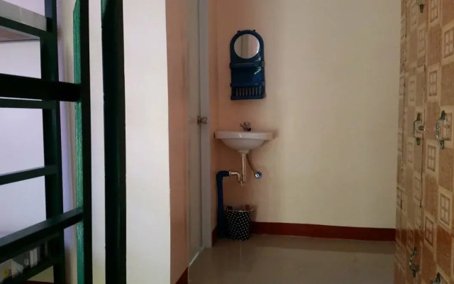 RMS Travellers Inn - Hostel