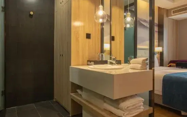 H Hotel (Chongqing Aegean Sea Shopping Plaza)