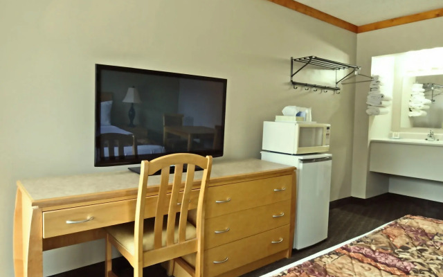 Travelodge by Wyndham Golden Sportsman Lodge