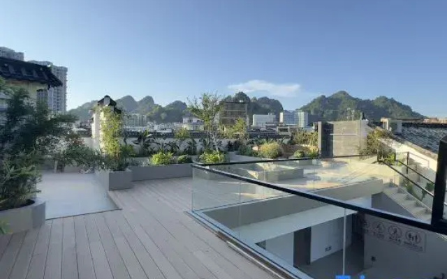 Yuerong Shanyuan Homestay