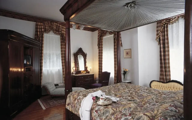 Hubbard Mansion B&B
