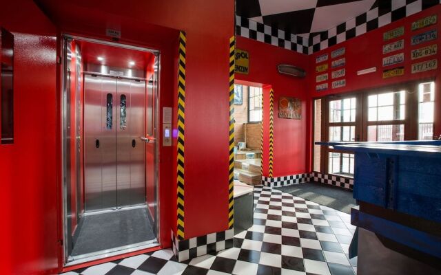 Retro Hotel Garage