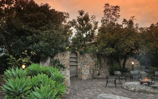 Sunset Manor