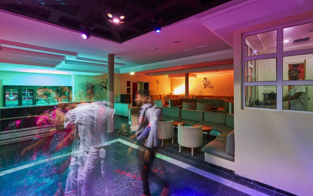 Hari Club Beach Resort