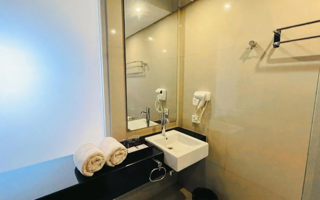 Kimpton Surfcomber Hotel by IHG