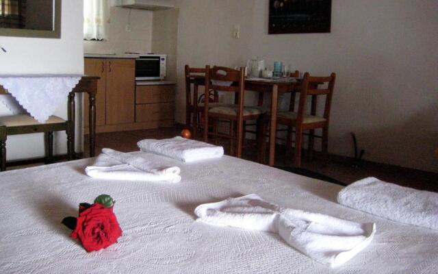 ΤΟΥΡΙΣΤΙΚΕΣ ΕΠΙΠΛΩΜΕΝΕΣ ΚΑΤΟΙΚΙΕΣ φροσω χωριατη