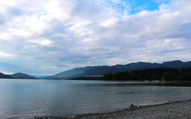 Whitefish Riverfront Hotel