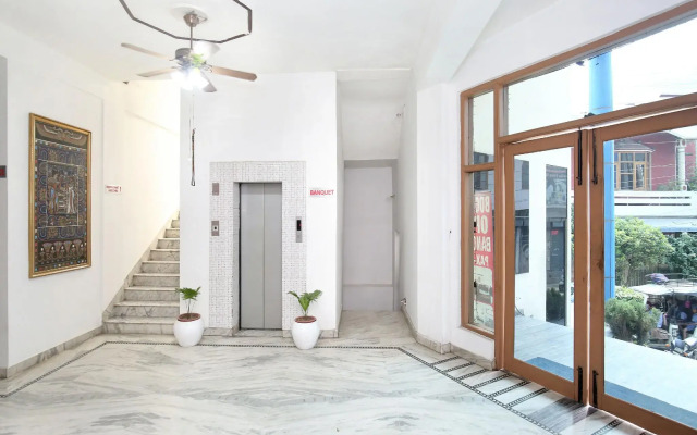 OYO 13365 Hotel Teg Royal