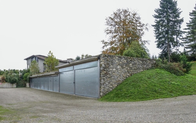 Lakeside Flat With Swimming Pool and air Conditioning