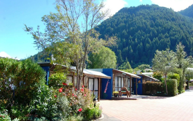 Queenstown Holiday Park & Motels Creeksyde