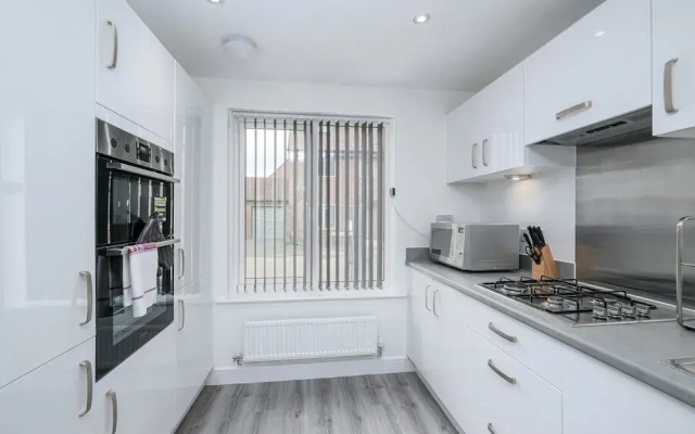 Modern 5 Bedroom 3 Bath Hse Aylesbury