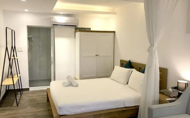 Christina's Saigon-The Transit House